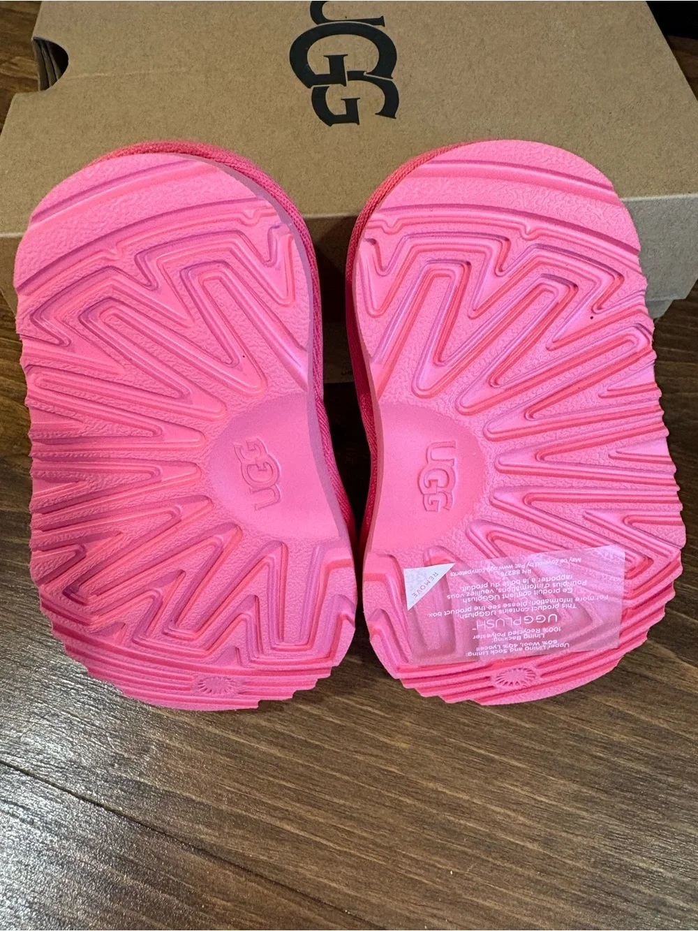 ▪️UGG Vibrant TASMAN 11 Slip Ons